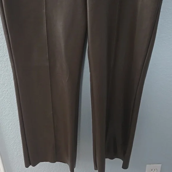 NWT HUE Chocolate Brown Vegan Leather Cropped Flared Leggings Sz XL - Picture 3 of 7